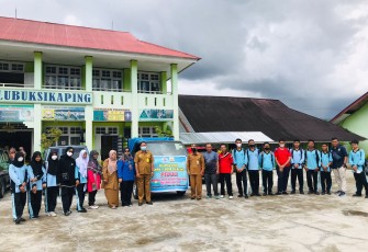 SMP Negeri 1 Lubuk Sikaping, turut memberikan bantuan kepada korban Gempa Malampah