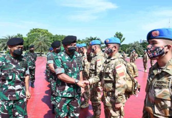 TNI Berangkatkan Satgas Kompi Zeni TNI Konga XX-S/MONUSCO Ke Kongo