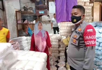 Polisi Blusukan Cek Ketersediaan dan Harga Minyak Goreng