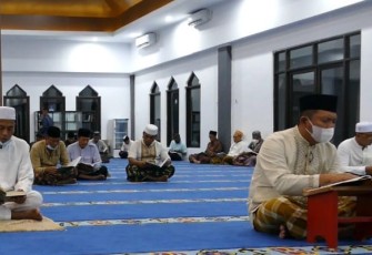 Kegiatan Tadarus di Masjid Al Barkah Kesatrian Mako Koarmada III