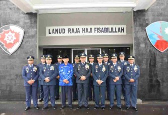 Lanud Raja Haji Fisabilillah Laksanakan Upacara HUT TNI Angkatan Udara Ke-76