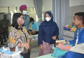 Ketua Korcab Pasmar 3 Sambangi  Personel Satgas Mupe di RSAL dr. Ramelan Surabaya