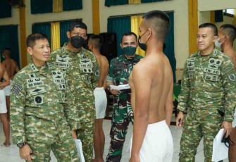 Kaskostrad Tinjau Werving Calon Prajurit Kostrad Sumber Cata PK TNI AD TA 2022 di Dodikjur Rindam V/Brawijaya