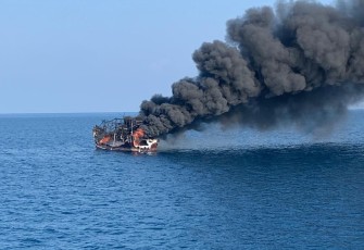 KM Angke Jaya 2 saat Terbakar