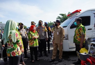 Bupati Haryanto meninjau kesiapan pasukan dalam apel Ketupat Candi 2022
