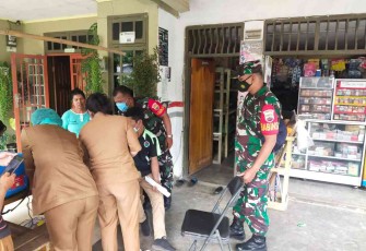 Door to door Babinsa vaksinasi booster warga binaan. Jum'at (22/4/22)