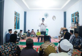 Bupati Pasaman beserta rombongan saat safari ramadhan di Masjid Nurul Iman, Kampung Rawang, Nagari Malampah, Minggu (24/4/2022),