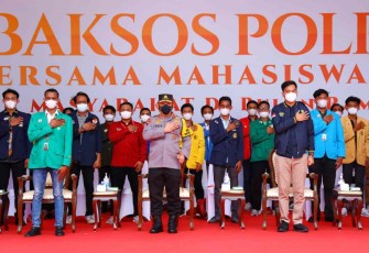 Kapolri bersama pemuda dan mahasiswa gelar baksos. Senin (25/4/2022)