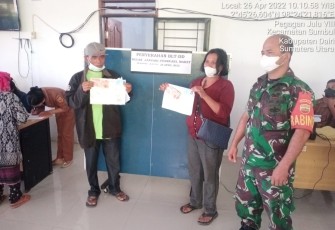 Serda Jasa Ranto Simamora tak kenal lelah dampingi warga dalam penyaluran BLT Dana Desa. Selasa (26/4/2022)