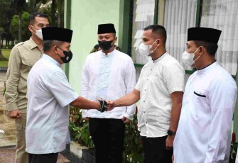 Pangdam I/BB disambut langsung Danyonif 100/PS saat kunjungi markas Yonif 100/PS di Langkat. Selasa (26/4/2022)