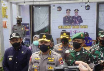 Irwasum Polri saat memberikan keterangan pers di Rest Area 575 A Ngawi. Kamis (28/4/2022)