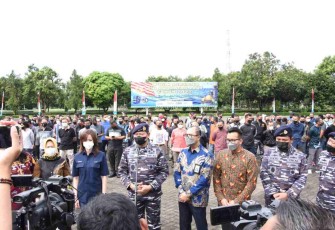Kasal berangkatkan mudik bersama keluarga besar TNI AL di Mabesal. Kamis (28/4/2022)