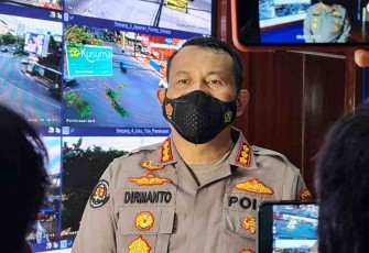 KBP Dirmanto saat memaparkan arus balik mudik di RTMC Polda Jatim. Jum'at (06/05/2022)
