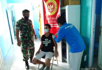 Serda Putro dampingi vaksinasi warga binaannya. Selasa (10/05/2022)