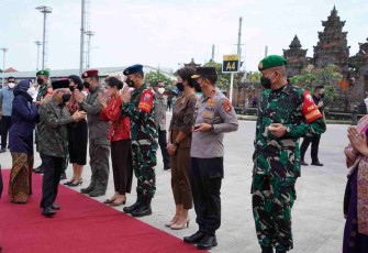 Pangdam Udayana mengantar Wapres RI kembali ke Jakarta. Selasa (10/05/2022)