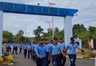 Olahraga bersama dan orientasi lingkungan prajurit Lanud MUS. Selasa (17/05/2022)