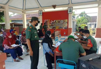 Dandim Ngawi tinjau penyaluran BLT Minyak Goreng. Kamis (19/05/2022)