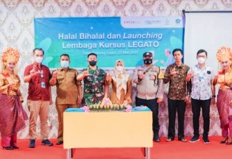 Foto Bersama manejemen PT Bintan Resort Cakrawala bersama Babinsa, Babinkamtibmas serta Kepala Desa