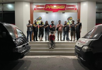 Tim Opsnal Macan Gading Polres Bengkulu bersama Pelaku.