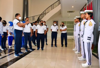 Kasal saat memberikan arahan taruna AAL 
