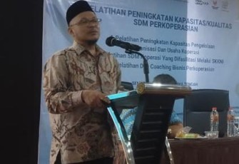 Nasrun saat memberikan pelatihan SDM Koperasi dan Uji Kompetensi di Semarang