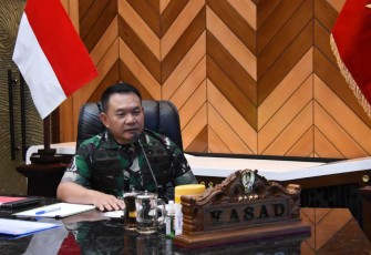 Kasad saat memberikan apresiasi pangdam melalui vidcon di Jakarta 