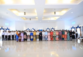 Penyerahan SK pengangkatan CPNS formasi tahun 2021 dan 57 Guru PPPK tahap II.