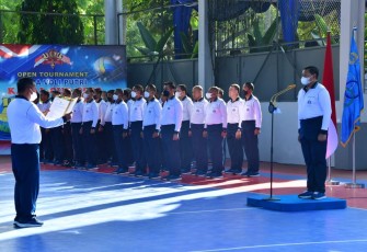 Upacara pembukaan Open Tournament Bola Voli Putri Kasal Cup di mabesal Cilangkap Jakarta 