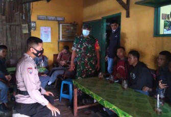 Babinsa dan Bhabinkamtibmas berikan sosialisasi kepada siswa SMK Tunas Harapan 