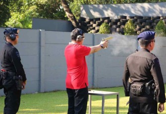 Kapolda Banten unjuk skill menembak 