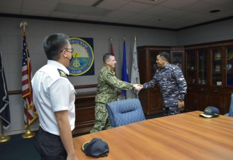 Dansatgas Rimpac TNI AL saat bertemu Komandan NBG