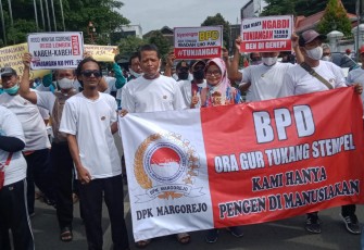 Aksi unjuk rasa BPD menuntut kenaikan tunjangan di Pati