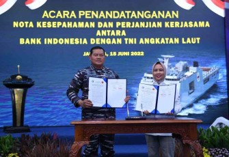 Kasal bersama BI saat melaksanakan PKS ketersediaan rupiah di seluruh wilayah Indonesia