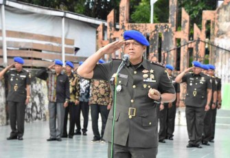 Dandenpom 1/2 Sibolga saat memberikan penghormatan di TMP Sibolga