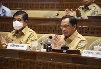 Mendagri Tito saat Raker dengan Komisi II DPR RI di Jakarta 