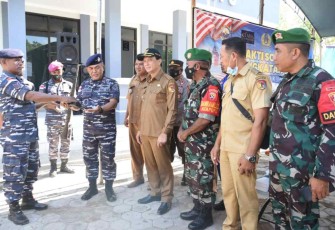 Saat penyerahan senjata rakitan warga di Kabupaten Belu NTT