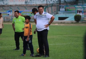 Bupati Labuhanbatu dan Kepala Pengadilan saat Menyaksikan Final Sepak Bola Ramadhan Cup 