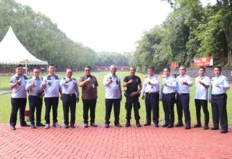 Foto bersama saat meninjau lokasi kejuaraan menembak di Mako Brimob Kelapa Dua Depok 