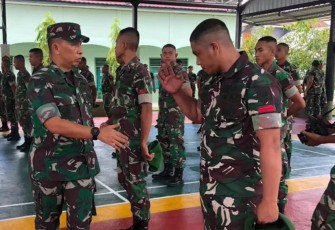 Dandim saat menerima warga baru Kodim 1015/Sampit