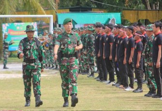 Danrem 102/Pjg saat pengecekan barisan bela negara mantan napi dan preman