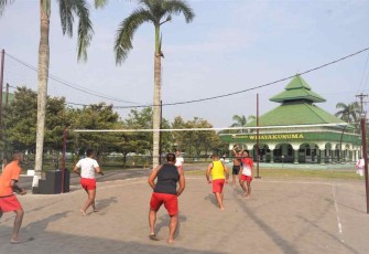 Prajurit Korem 07/Wijayakusuma olahraga bersama