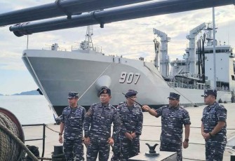 Pangkoarmada RI saat pengecekan di lanal Ranai