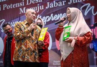 MenkopUKM saat acara pembekalan kuliah kerja mahasiswa di universitas Muhammadiyah Citebon