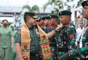 Kasad saat disambut prajuritnya di Korem 102/Pjg