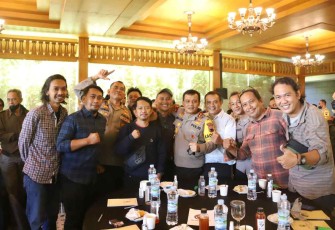 Kapolda Jateng bersama awak media di Hotel Griya Persada 