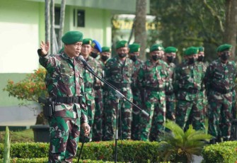 Danrem saat memberikan arahan prajuritnya 