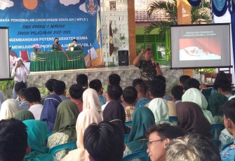 Pemberian materi wasbang di SMAN 4 Madiun