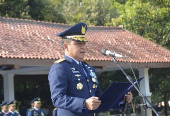 Danlanud Iswahjudi saat pimpin upacara hari bakti TNI AU Ke-75 