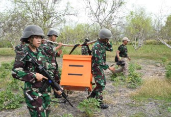 Latopsduk II TNI AL, pengiriman bantuan ke pengungsi