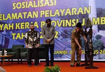 Gubernur Jambi saat pemukulan gong sosialisasi 